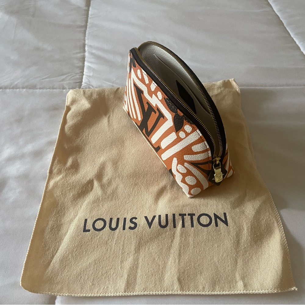 Cosmetic pouch